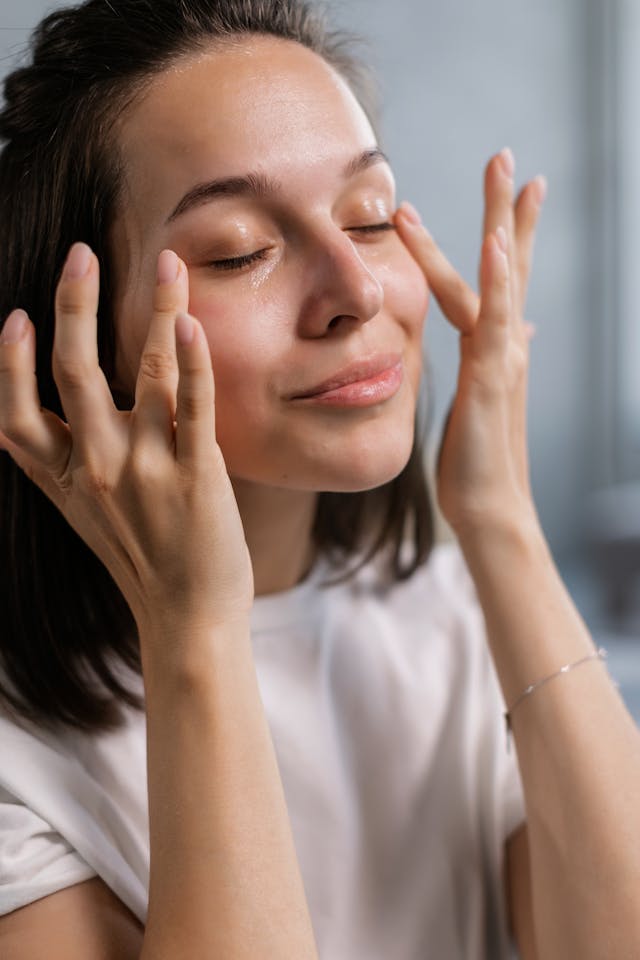 How Niacinamide helps dry, dull complexions