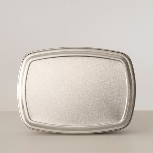 Recyclable and resuable alluminium travel tin to protect your shampoo bars. 